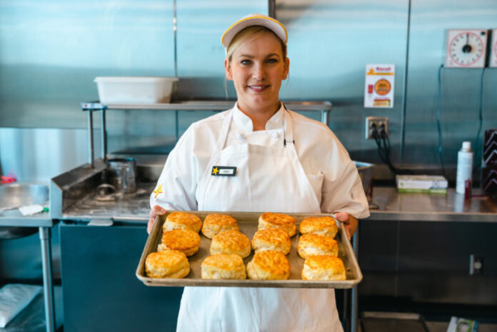 Hardee’s Crowns Amber Burgess as the Winner of 2022 Hardee’s Biscuit Baker Competition